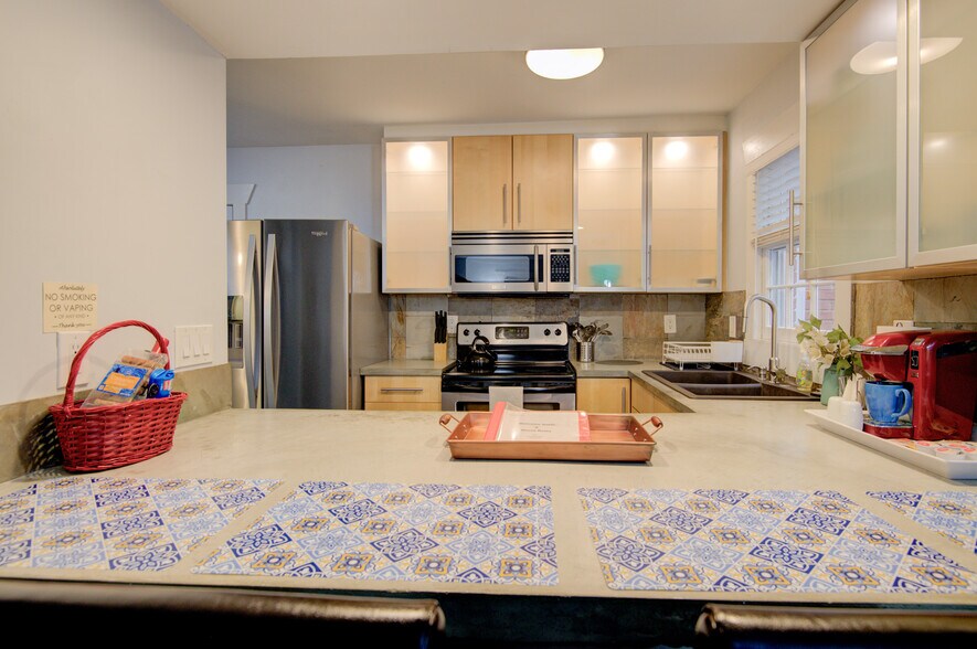 Building Photo - 636 Chipley Ave