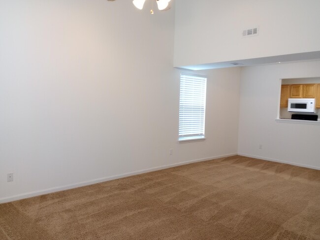 Building Photo - 3519 La Mesa Dr