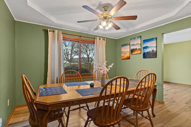 Building Photo - 2422 Cedar Crest Dr