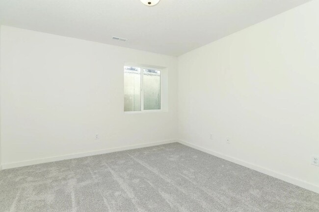 Building Photo - 5314-5316 N Pinecrest St