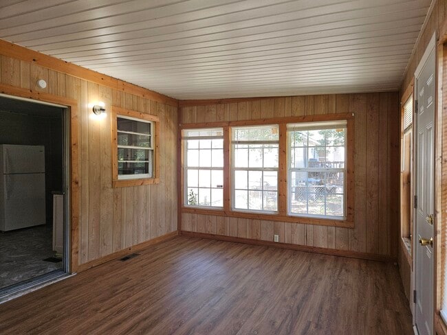 Building Photo - 3211 Alpine Rd