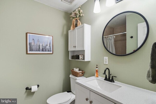 Building Photo - 2 Leverington Ave