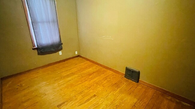 Building Photo - 1 Bedroom 1 Bathroom House!