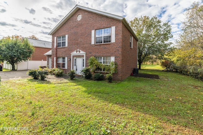 Building Photo - 203 Sweetgum Ln