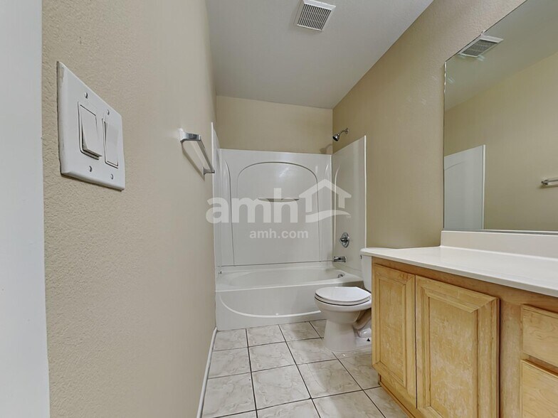 Building Photo - 10246 Massachusetts Ln