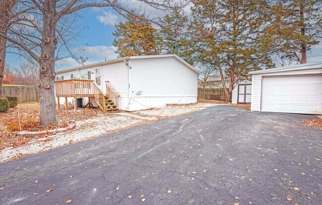 Building Photo - 3616 S Rock Quarry Rd