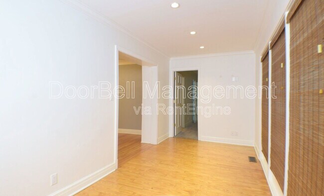 Building Photo - 255 E 27th Pl