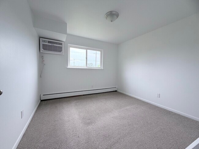 Building Photo - 1701 Charlton Rd