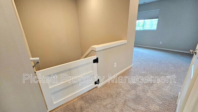 Building Photo - 6524 Yorktown Pl NE