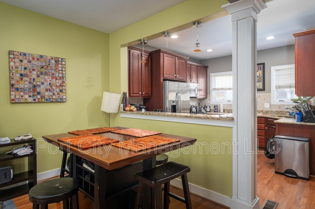 Building Photo - 9 Yogurt Ln