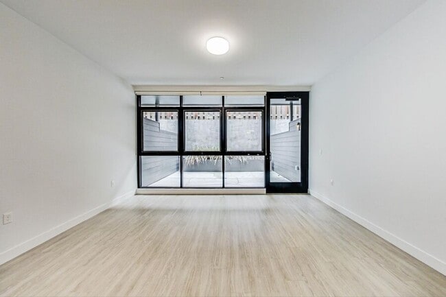 Building Photo - 4435 Piedmont Ave