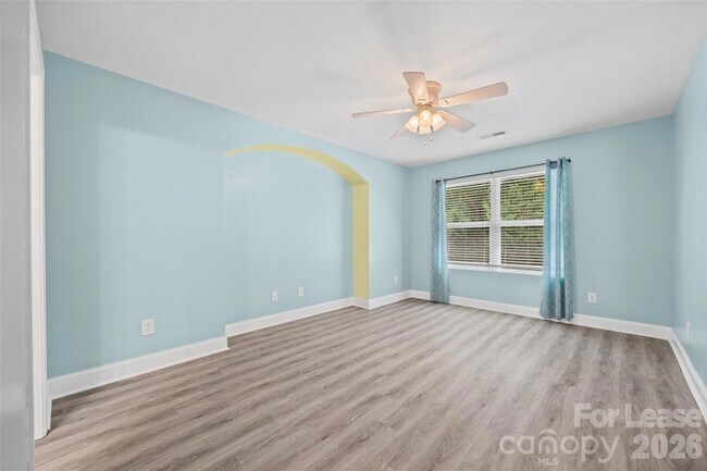 Building Photo - 2090 Shady Pond Dr
