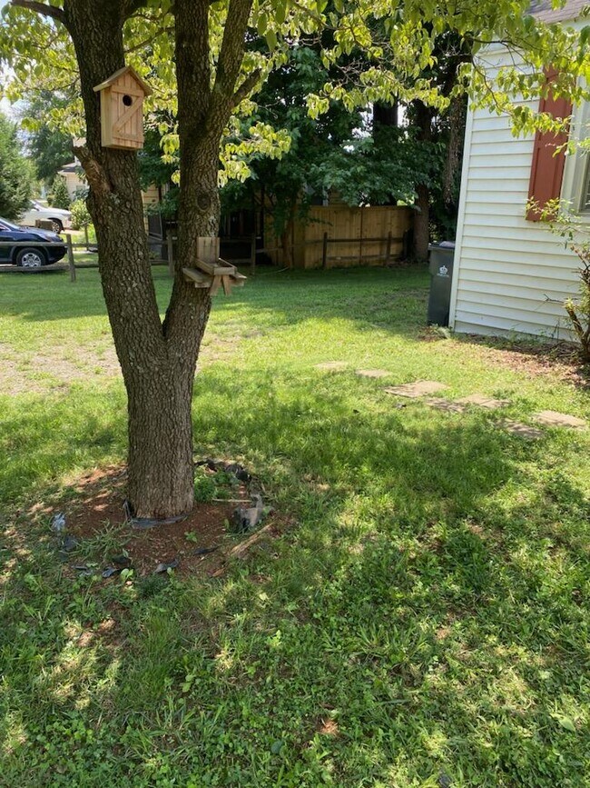 Building Photo - 418 Iverson Way