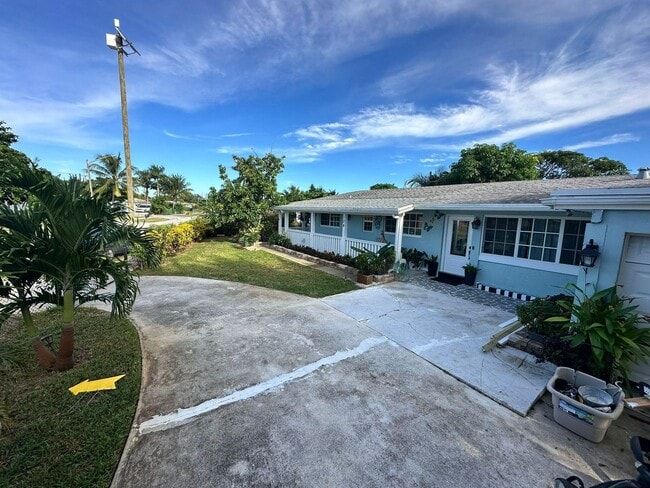 Building Photo - 104 NE 16th Ave