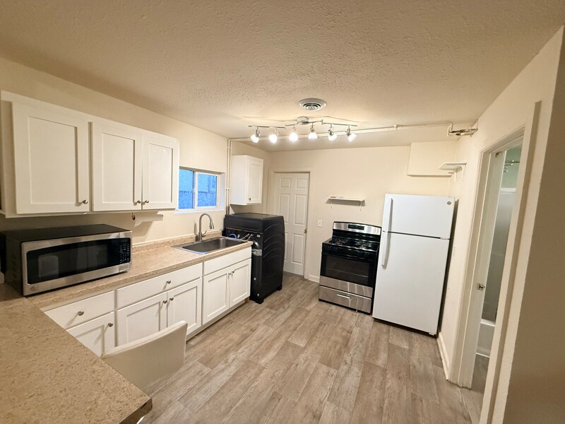 Building Photo - 3108 Oakland Ave