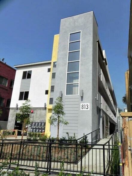 Building Photo - 813 S Union Ave