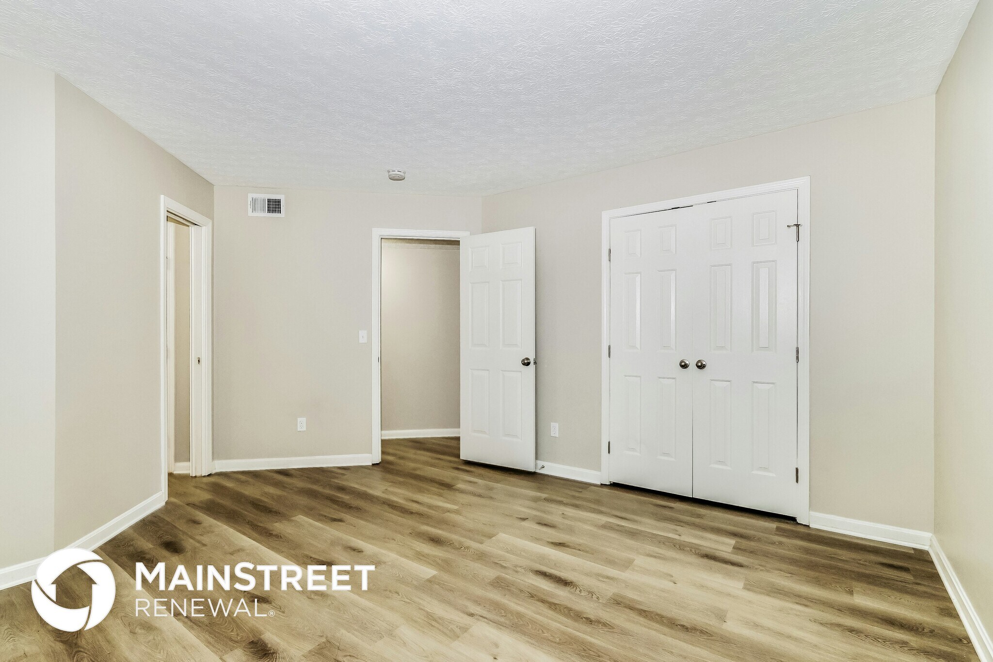 Building Photo - 10418 Pinoak View Dr