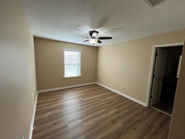 Building Photo - Beautiful Brick Home in Fortson GA!! Must ...
