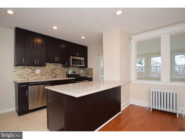 Building Photo - 321 Hermitage St