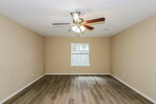 Building Photo - 10902 Ivy Park