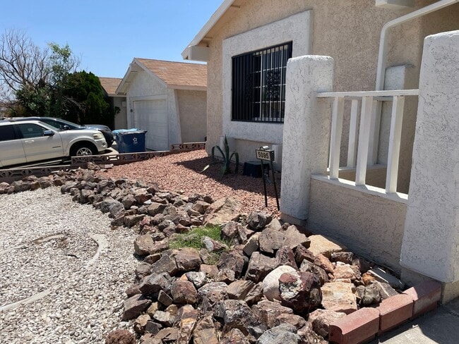 Building Photo - 3 bedroom home in Summerlin North