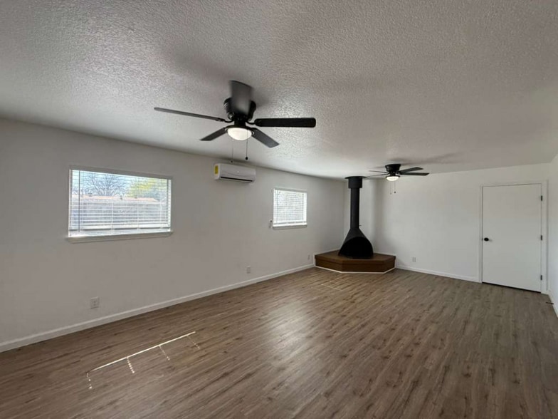 Building Photo - 230 Craigmont Ln