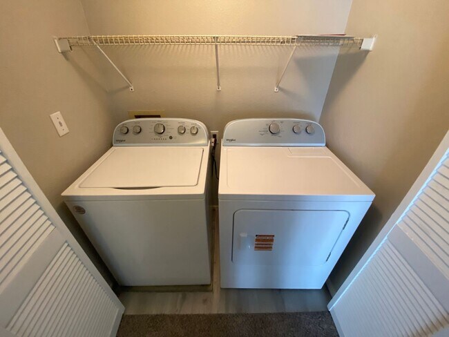 Building Photo - Desert Falls