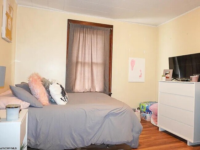 Building Photo - 148 8th St