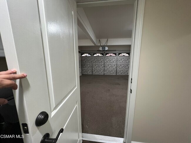 Building Photo - 334 W Avenida De Las Flores