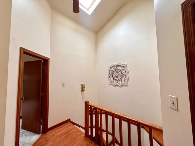 Building Photo - 1256 Queens Dr