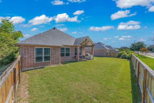 Building Photo - Available August 2026! Beautiful home in the Carters Crossing subdivision!