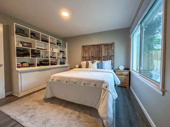 Building Photo - 15010 26th Ave NE