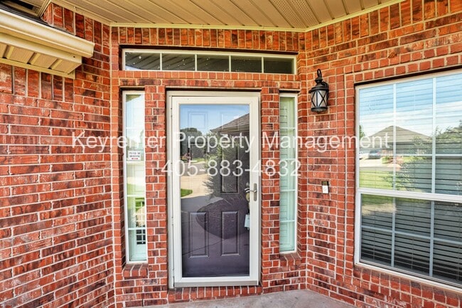 Building Photo - Spacious 4-Bedroom Home with Modern Upgrades & Prime Location