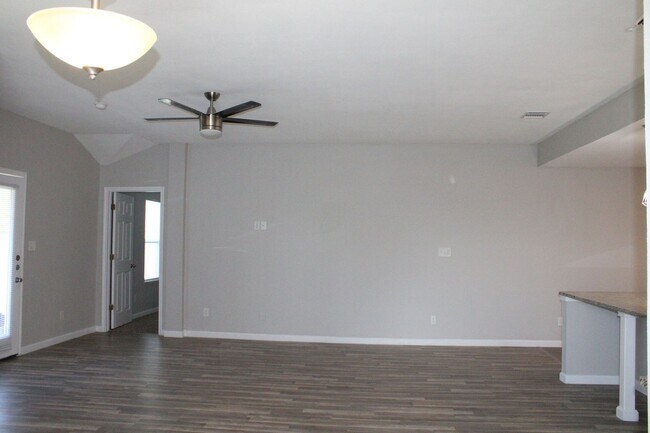 Building Photo - Meadow Brook