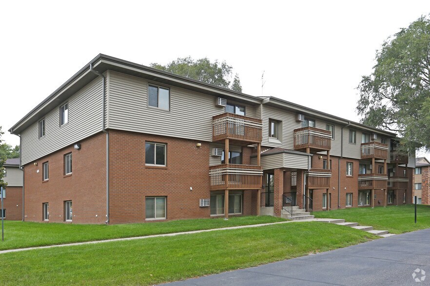Oakshire Apartments 401405 14th Ave SE Saint Cloud MN 56304