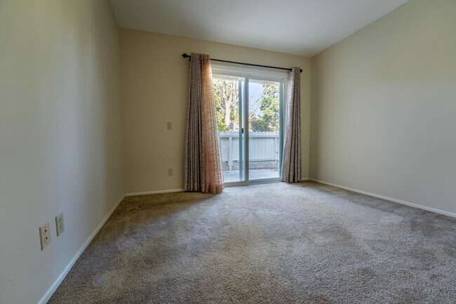 Building Photo - Charming Home for Now Leasing in Thousand Oaks!