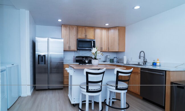 Building Photo - 730 Sunset Pky