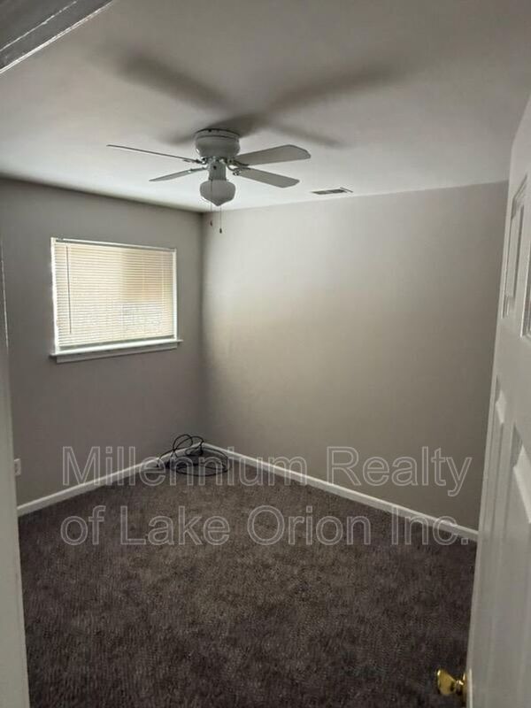 Building Photo - 176 W Princeton Ave