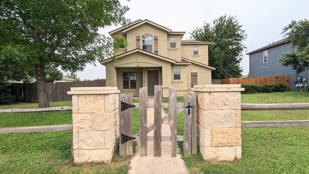 Building Photo - 5303 Viewpoint Dr