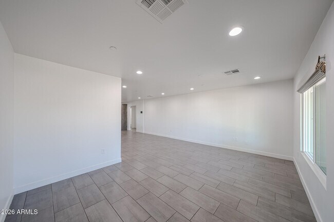 Building Photo - 2651 N 71st Pl
