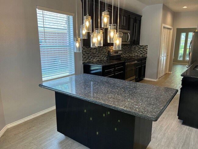 Building Photo - Eagle Springs Home Ready for Immediate Occupancy