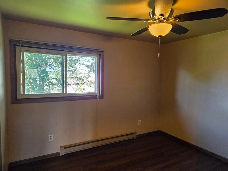 Building Photo - 401 Moasis Dr