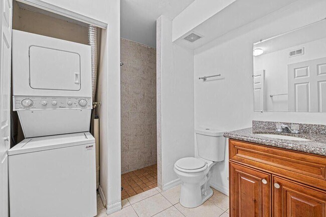 Building Photo - 9227 Green Meadows Way