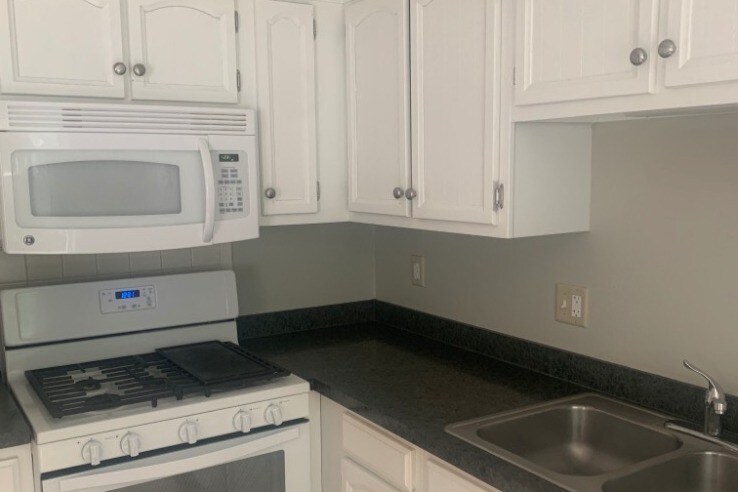 Kitchen - 4481 S Buffalo St