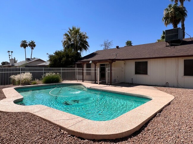 Building Photo - Low-Maintenance Living with Private Pool in Chandler