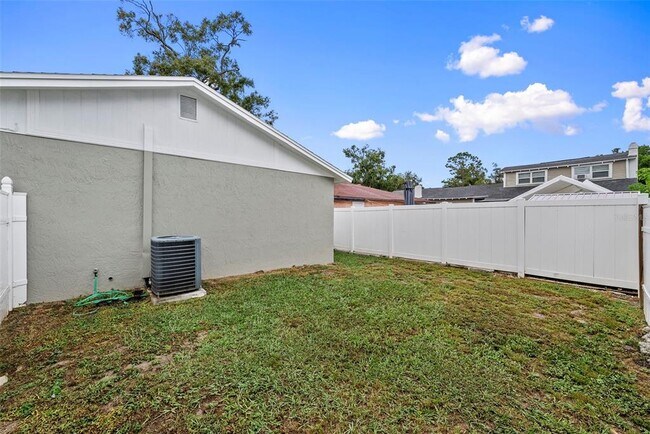 Building Photo - 6601 N Elizabeth St