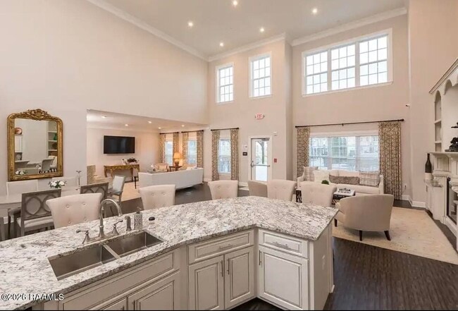 Building Photo - 1521 Camellia Blvd