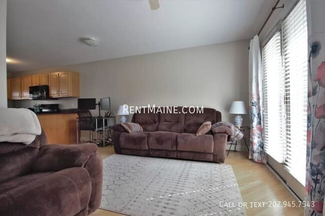 Building Photo - 20 River Village Dr