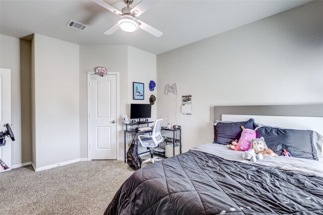 Building Photo - 22103 Regal Heights Dr