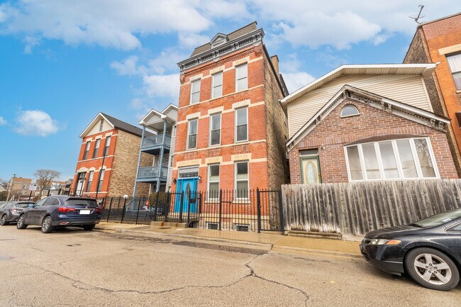 Building Photo - 910 W 19th Pl